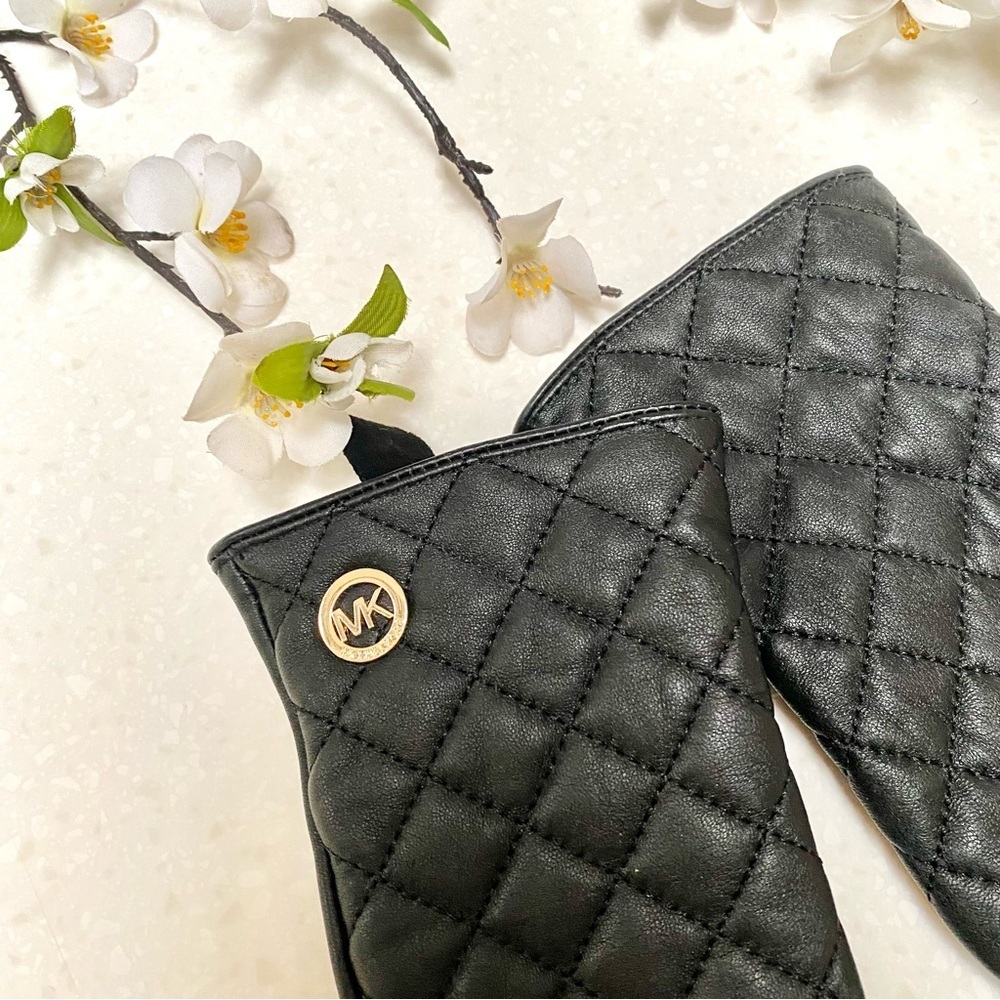 New Michael Kors Black Quilted Gloves